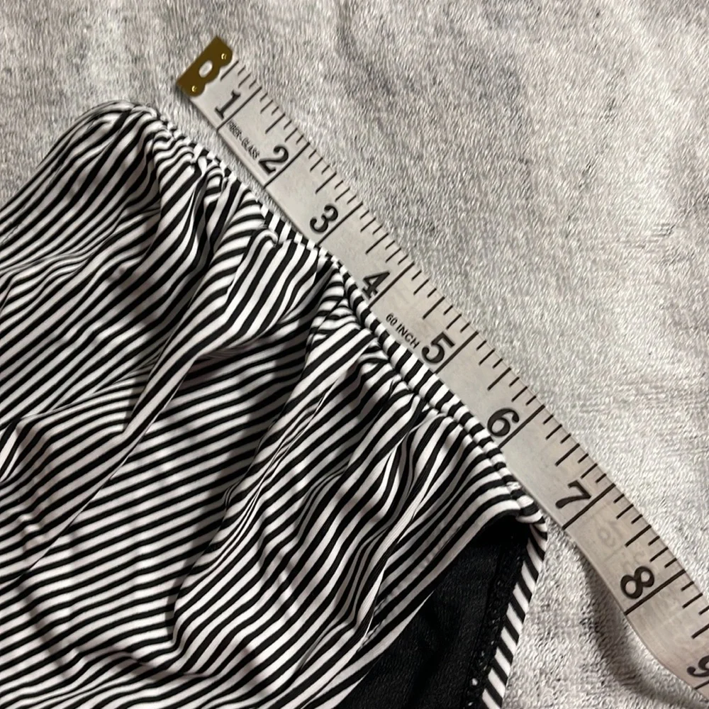 NWOT women’s striped tummy control swim bottoms M